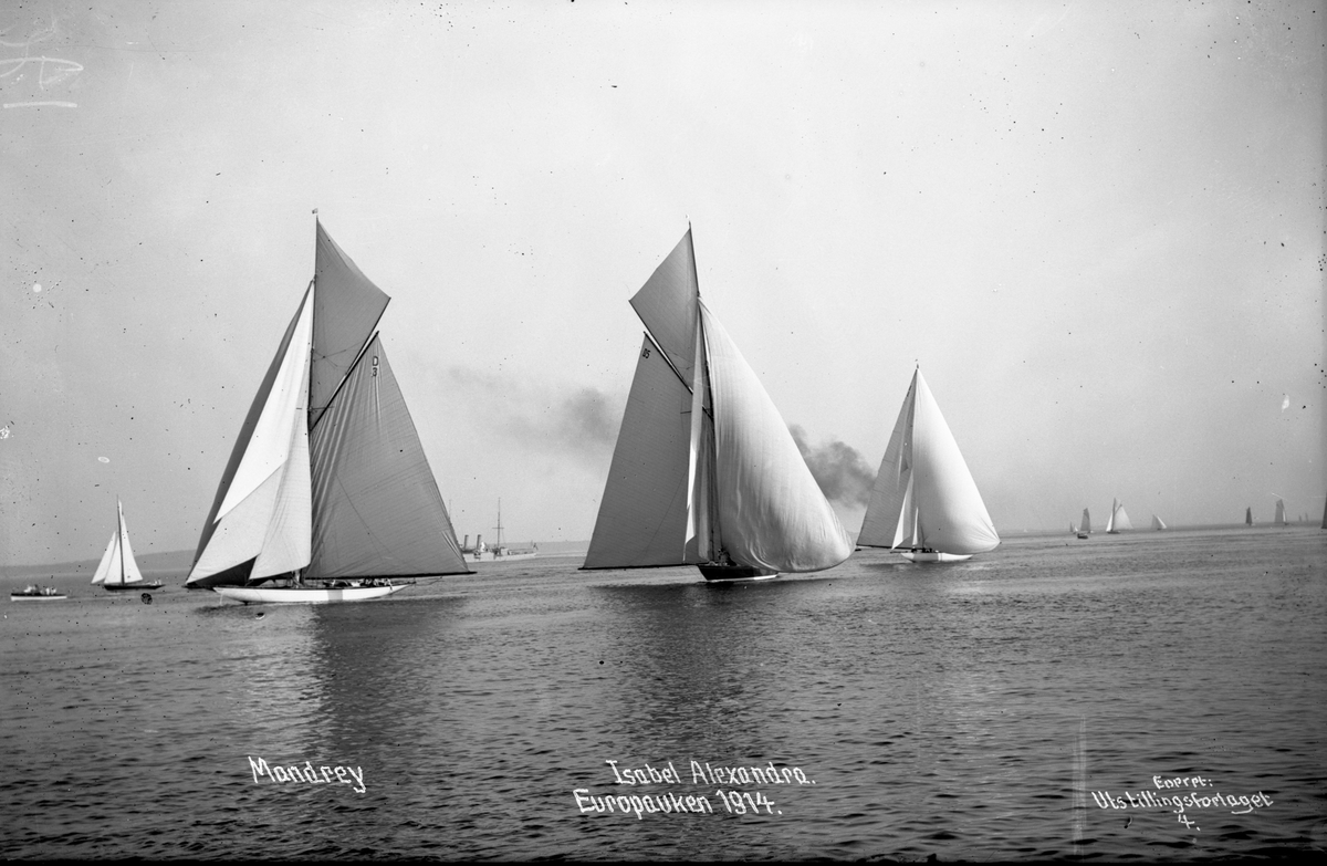 Seilbåter i regatta. 'Maudrey' og 'Isabel Alexandra' under jubileumsregattaen i 1914