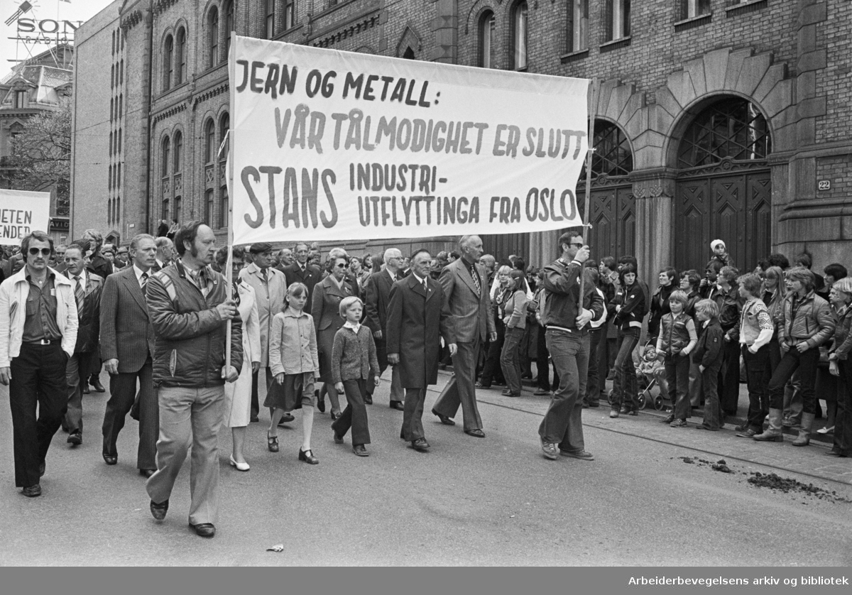 1. mai 1978 i Oslo.Demonstrasjonstog.Parole: Jern og metall: vår tålmodighet er slutt. Stans industriutflyttinga fra Oslo.