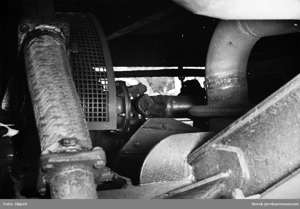 Motorvogn type 86 og 91 - Rolls Royce-dieselmotor, avgassanlegg, fleksibel slange
