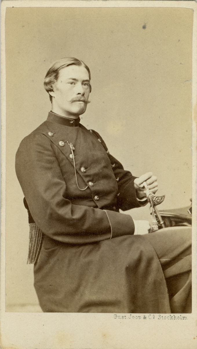 Porträtt av Wilhelm Fredrik Axel Sixten von Schwerin, underlöjtnant vid Närkes regemente.