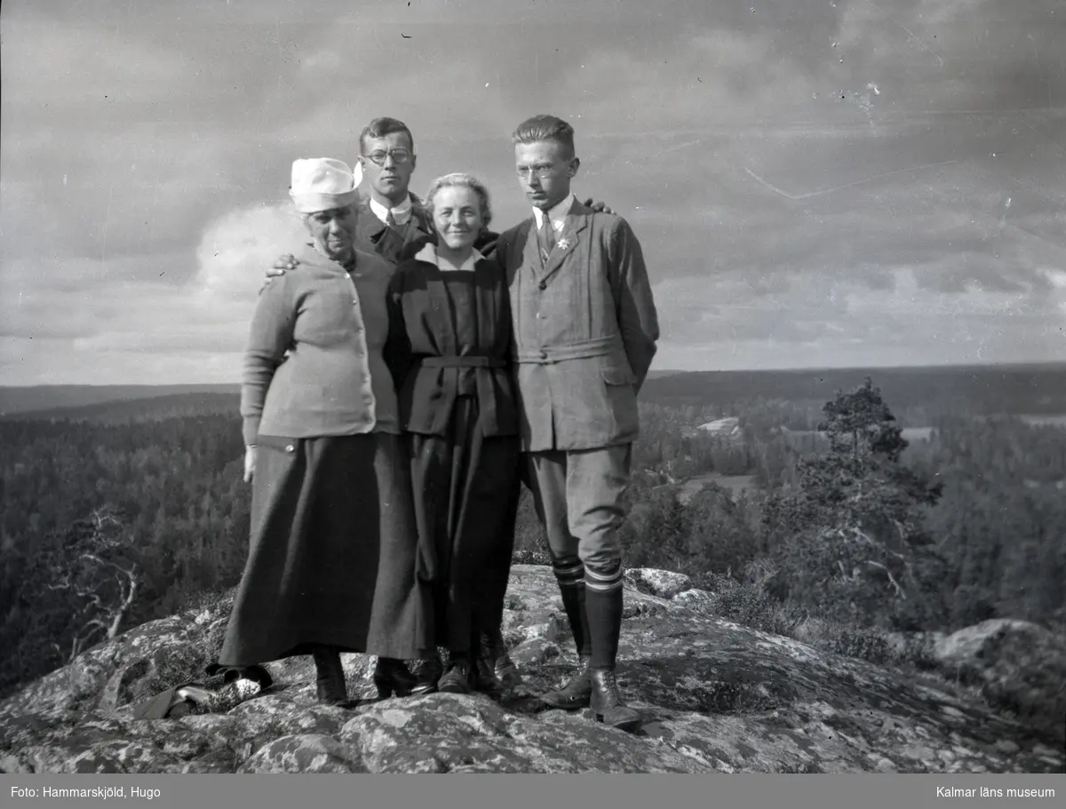 Från vänster till höger: Ada Rydström, Kurt Seidler, Nina Hammarskjöld, och Gustaf Seidler på Frubergets topp.