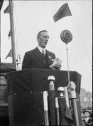 Oscar Torp taler 1. Mai 1932 på Dælenenga idrettsplass.