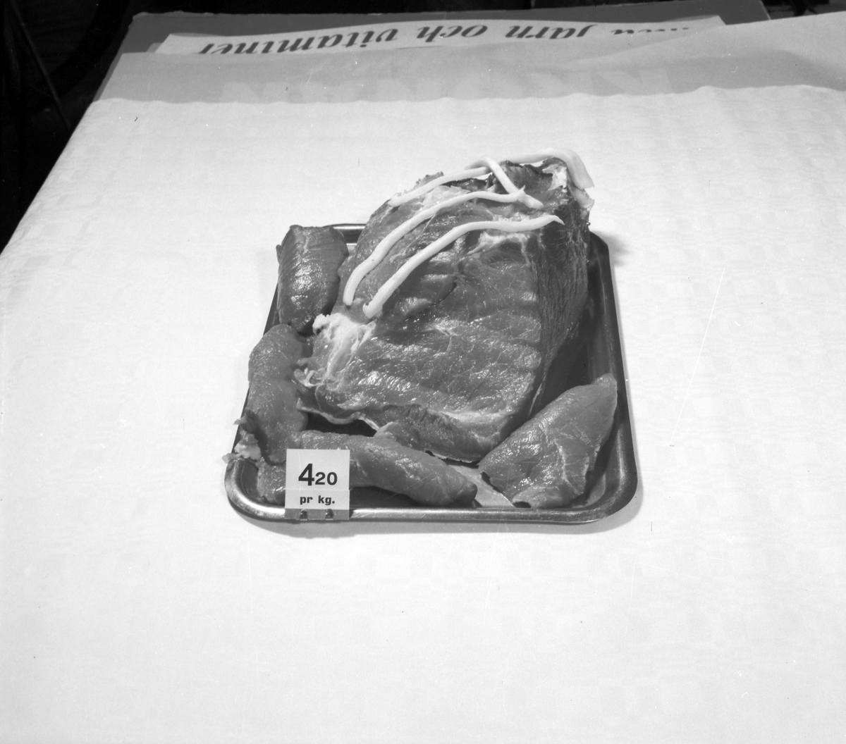 Konsum Alfa Varuhuset. Charkuteri. Uppläggningar på fat. December 1944


