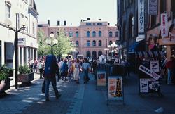 Karl Johans gate mot Østbanestasjonen.