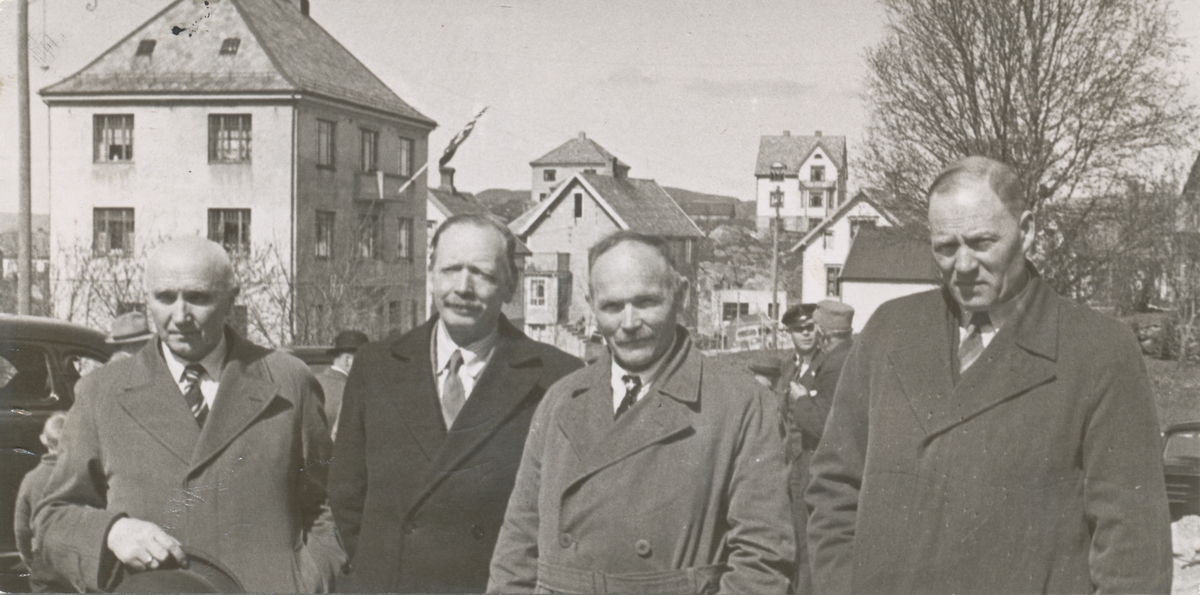 Bildeserie fra åpninga av Vegsundbrua 1938.