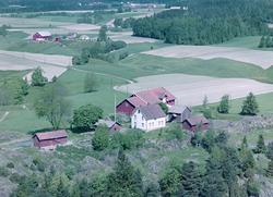 Bråtenes gård  i Skiptvet, flyfoto 1964.
