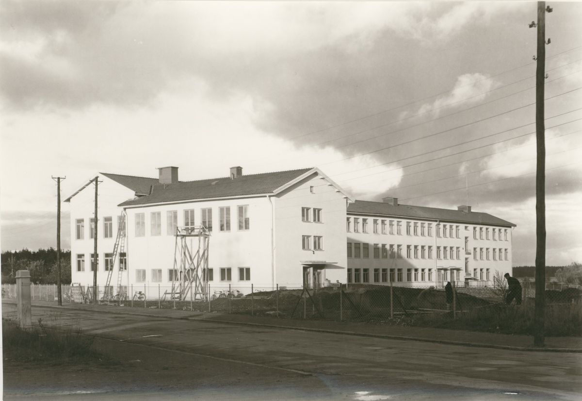 Lindöskolan. Kalmar under byggnad 1944-45. Skolan ersatte den slitna skolan på Ängö.