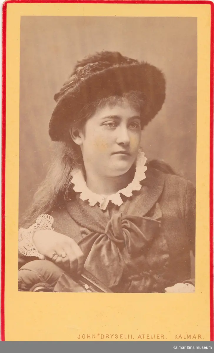 Fru [Hilma] Roosval, född Engström.
