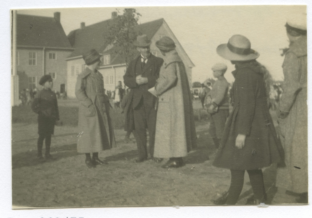 Lärare vid Wasaskolan, Kalmar, sannolikt i början på 1920-talet. Tredje person från vänster är Viktor Waller.