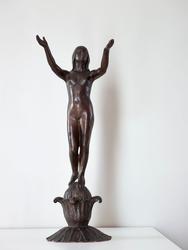 Mot morgenrøden [Statuett]