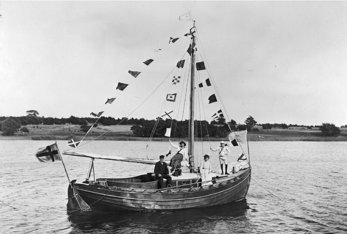 "Avancez" just ankrad i hamn efter sin första resa Landskrona - Karlskrona i juni 1909.