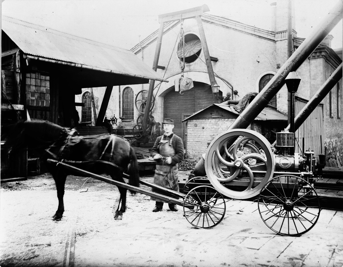 Den första transportabla motorn för Diamantborrbolaget 1894.