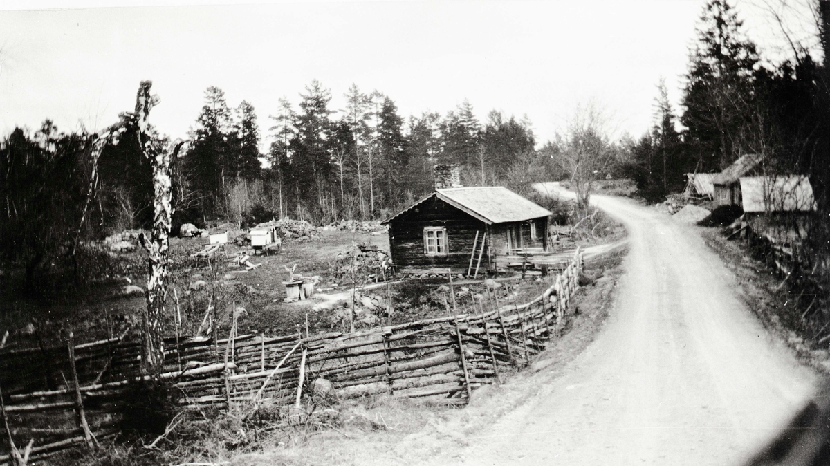 Torpet Aspelund (Danila - Torpet) beläget mellan Mjöshult och Kråksmåla invid landsvägen.