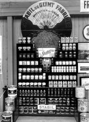 Østfoldutstillingen i Sarsborg 1930. 
Stand til Stabil og G