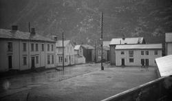 Mosjøen,krysset Sjøgata-Petter Dassgt. Bildet kan være fra 1