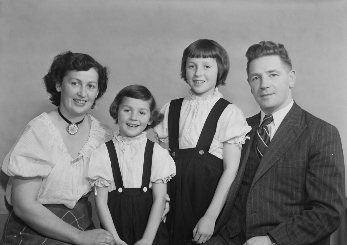 Arne Ålbotsjord med kone, datter Astri og en datter til