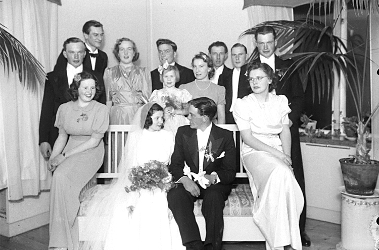Ingrid och Sven Stiernborgs bröllop 1942. Fotot taget på Bredbergs ...