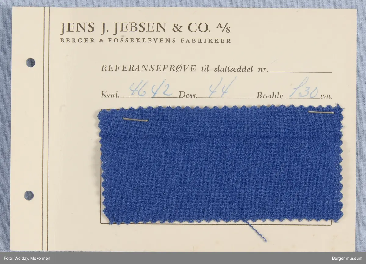 Mappe med 13 prøver.
Kjolestoff kamgarn.
Stykkfarget
Kvalitet: 4642
