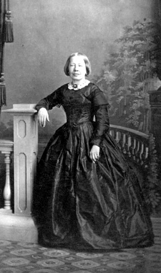 Emeli Risberg, författare.

Wilhelmina Lagerholm var från början porträttmålare, men öppnade egen fotoateljé 1862. Var en av de första kvinnorna i fotobranschen.
