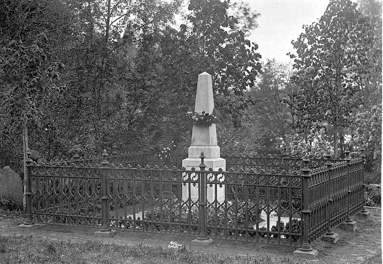 Bottnaryds kyrkogård, Söderlundska graven.
