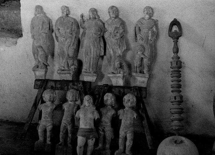 Blidsberg sn. 
Kyrkan, träskulpturer till en predikstol. 

Anders Rolands samling.