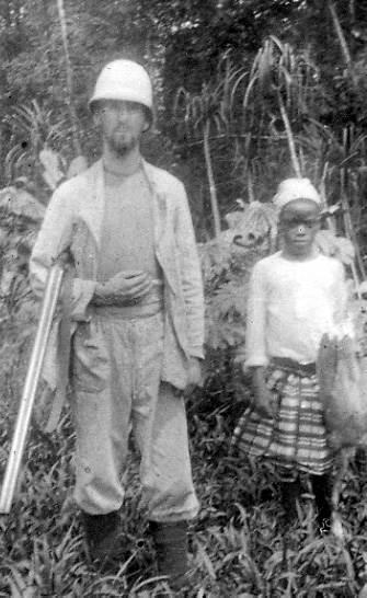 Yngve Sjöstedt med "Prisse", Kamerun, Afrika år 1892.

inv.nr. 86879.