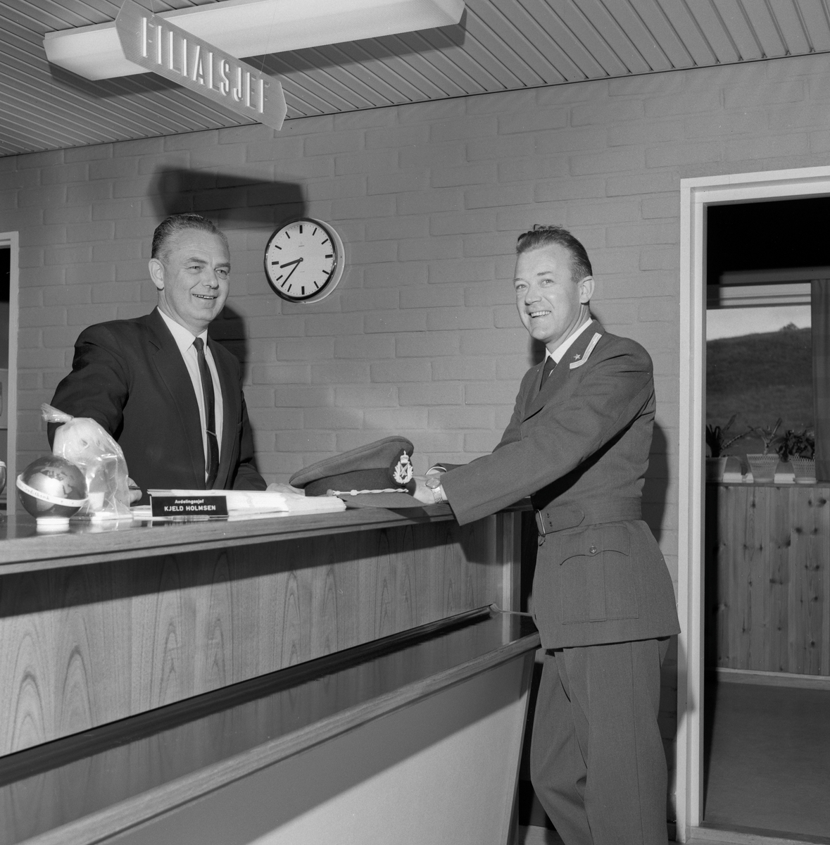 Dnc bankfilial på Kjeller samt eksteriør og interør hos Hansen