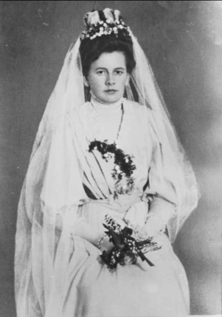 Brudkort, Amanda Lindén - Elvbring, vigd 14 maj 1908. Förstoring 40 x 30 cm. Neg finns.