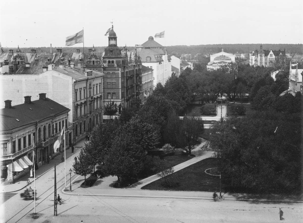 Gävle stad – Norr, Esplanaden.
Esplanaden, fotograferad från Rådhuset. I bakgrunden Teatern.