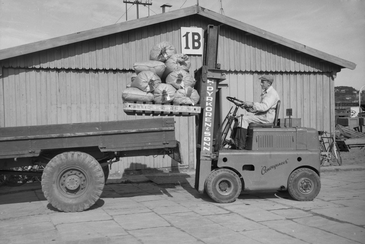 Firma H. Dyrkoren & Sønn, bruk av gaffeltruck