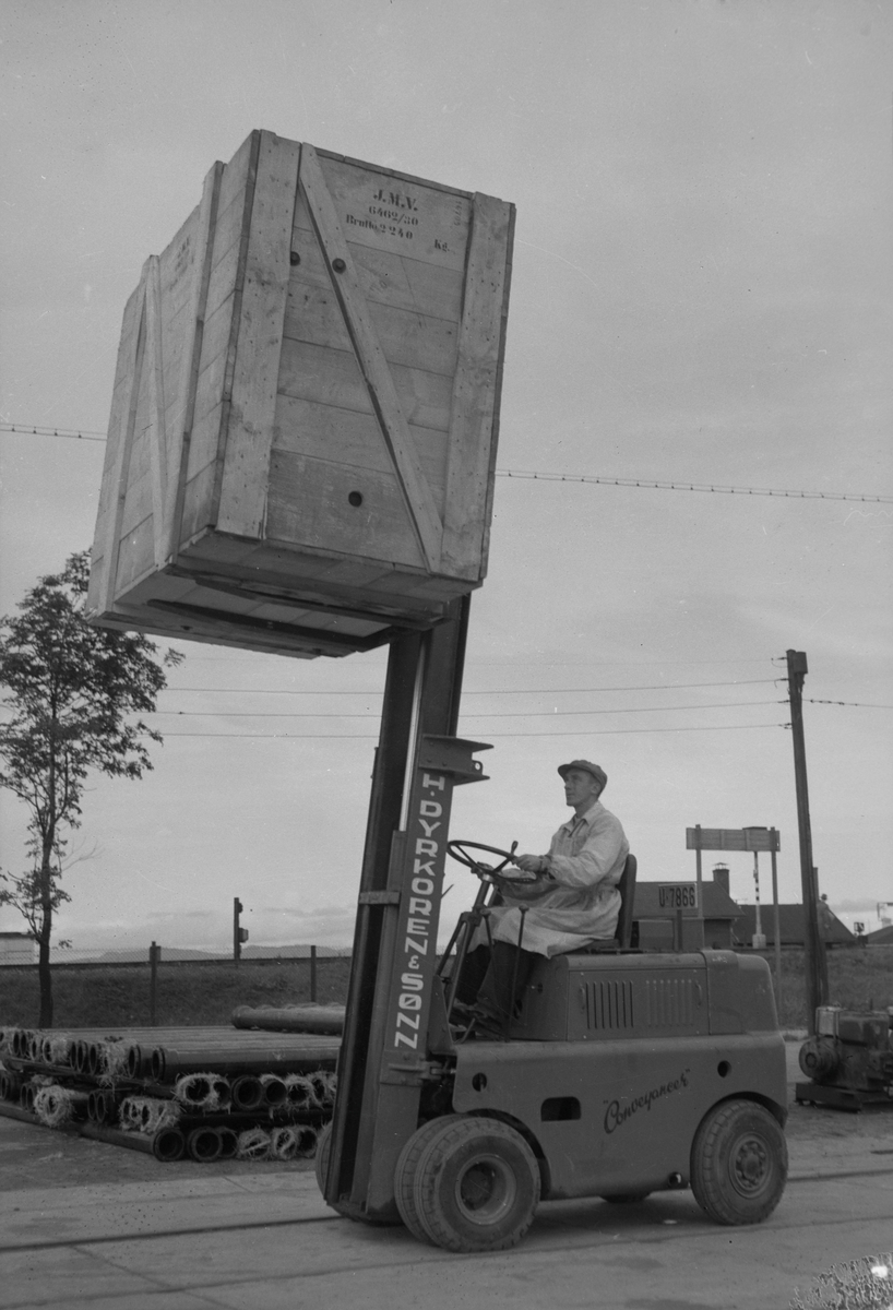 Firma H. Dyrkoren & Sønn, bruk av gaffeltruck