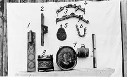 Ambar, bunadsveske, kagge, fat, strykebrett?.