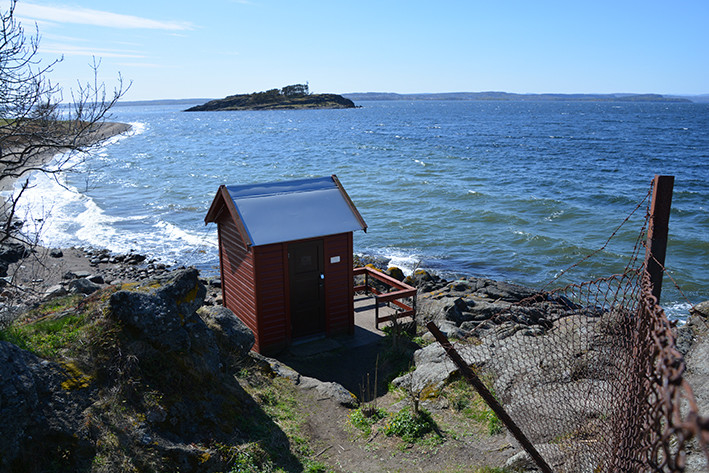 Jeløy sjøkabelhus ved Tronvik: Huset ble benyttet til inntak for sjøkablene over Oslofjorden, Jeløya - Horten. Begge kablene er bevart, men huset på Hortensiden er revet. Tronvik sjøkabelhus ligger vakkert til og er påbygd med en liten veranda.