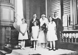 Bryllup, personer, klær, kirkeinventar.