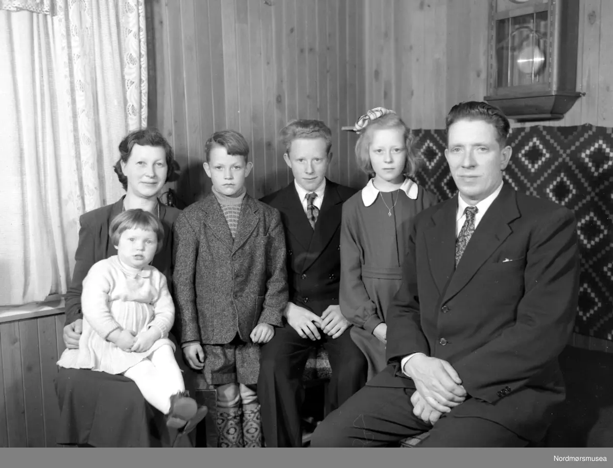 Jenny med Else på fanget. Erling, Ole, Solveig og Olav Røv ...