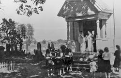 Personer, klær, kirke.