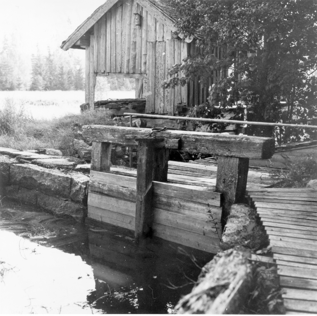 Den nu rivna, vattendrivna, enbladiga sågen i Ålbo.
Sista sågningen utfördes 1904. Sågning har bedrivits där sedan 1600-talet, i huvudsak för husbehov.
