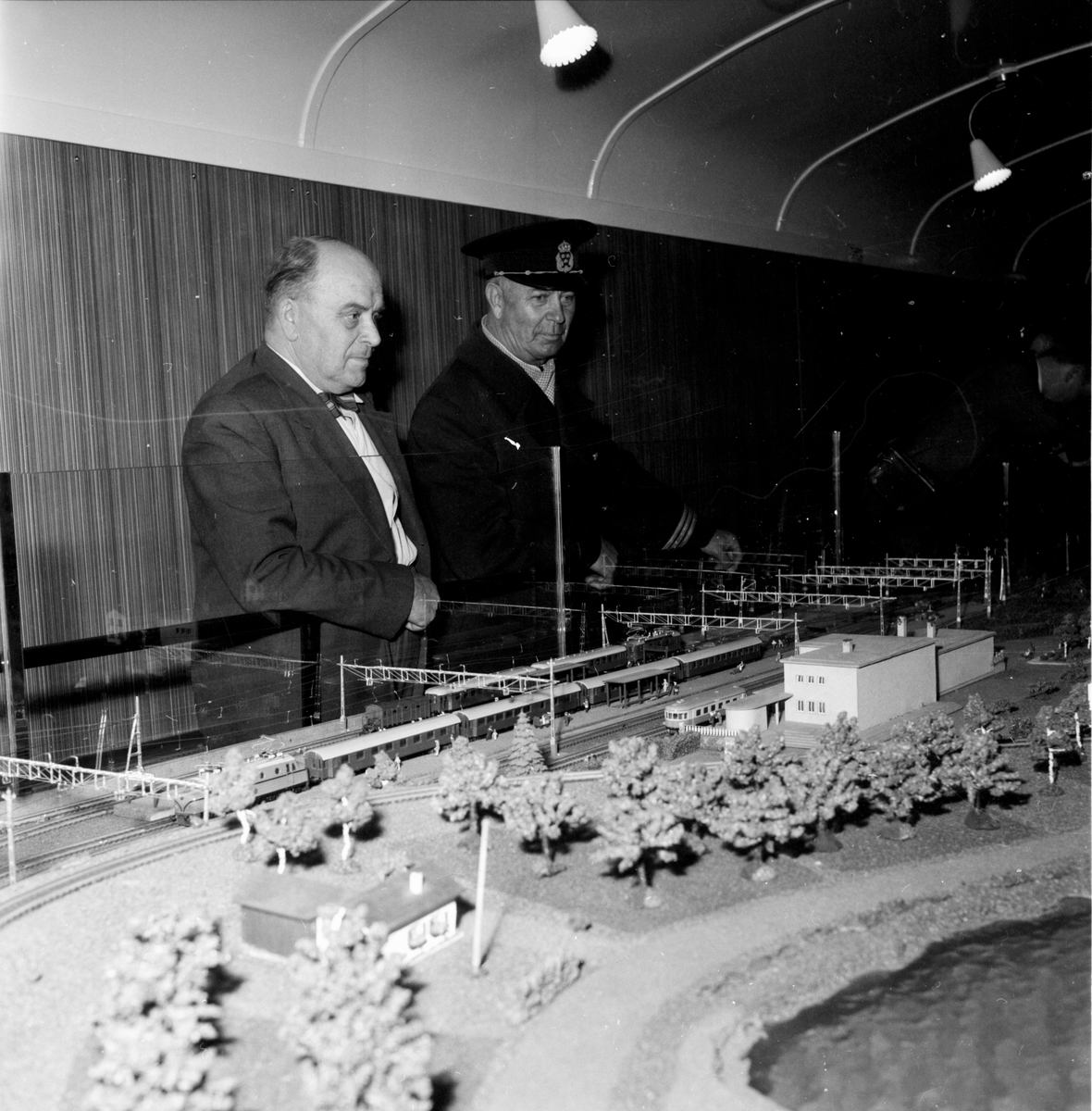 Modelljärnväg visas i Bollnäs.
24/6 1957