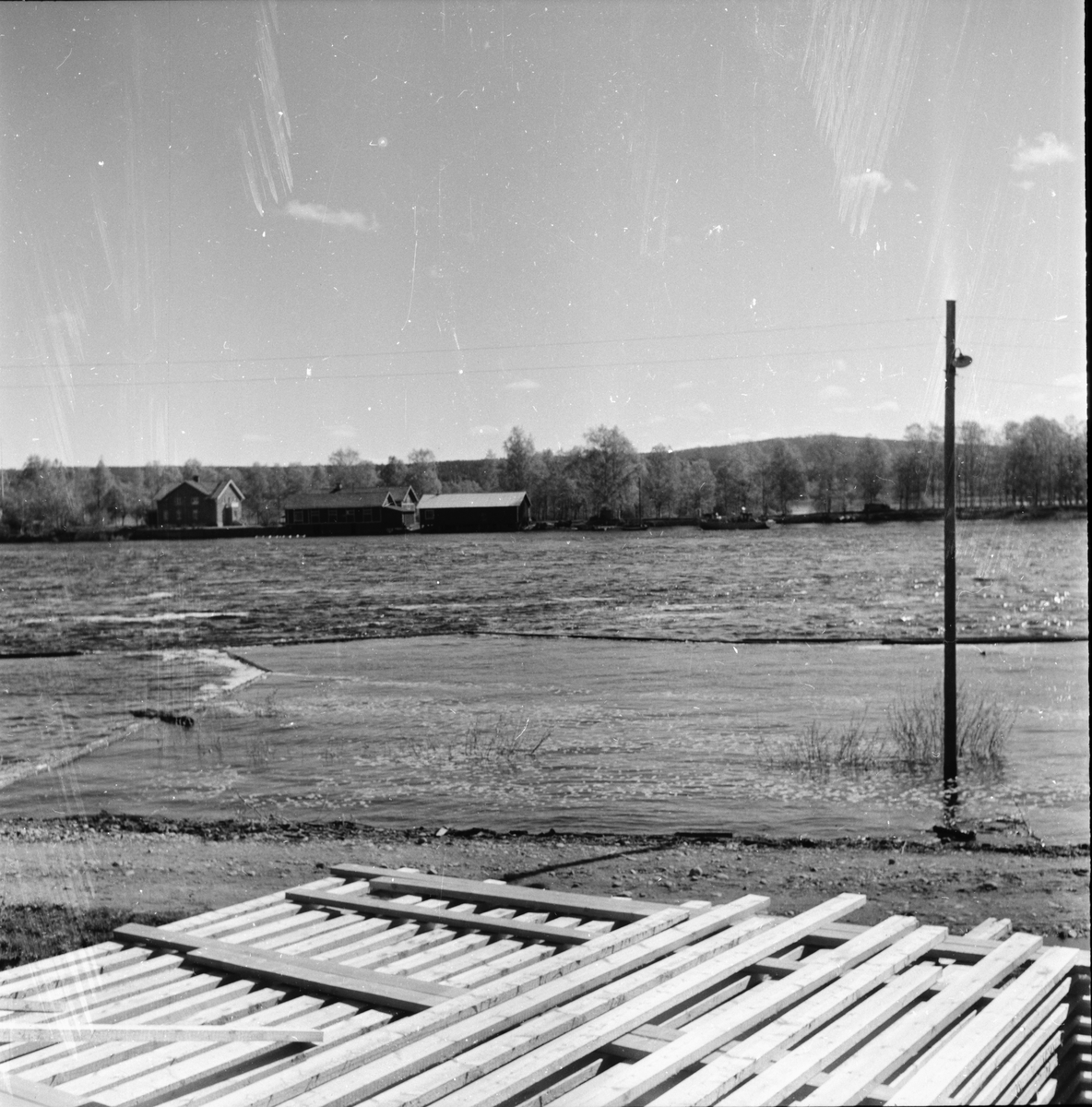 Trävarubolaget, sågen i högvatten.
Bollnäs juni 1955