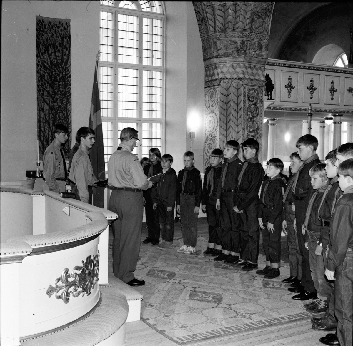 Arbrå,
Scoutupptagning i kyrkan,
21 April 1968