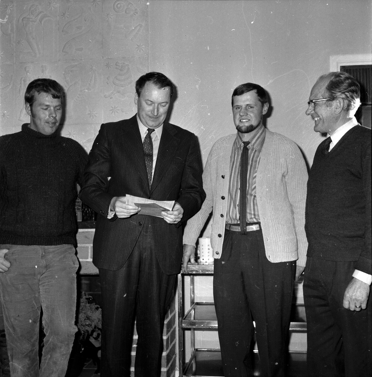 Eric Persson, Birger Andersson, Lars Berggren och Johan Persson på Nytorp,
DM i plöjning,
Oktober 1971