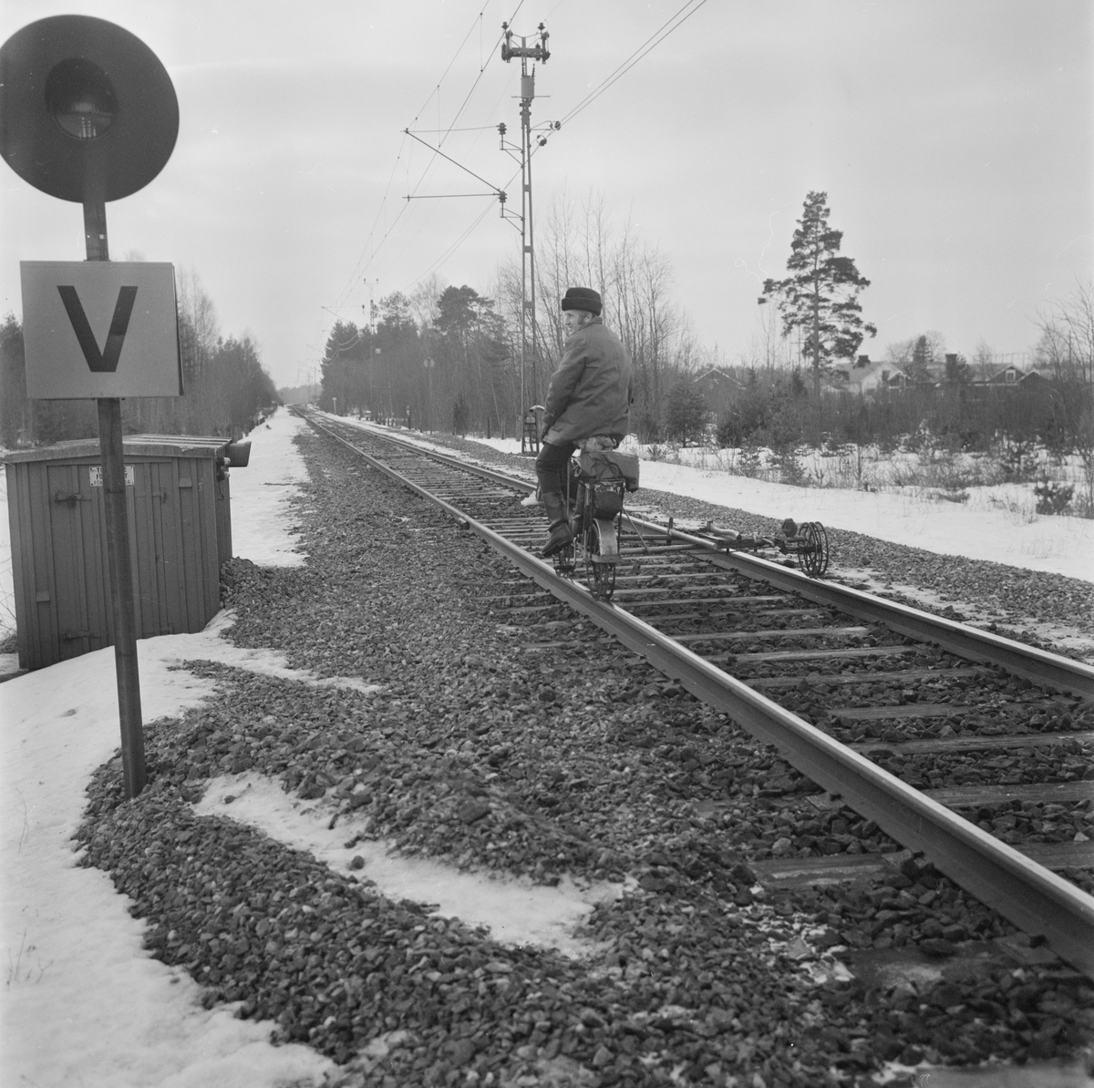 Tierpståg säkrare tack vare besiktningsman Häggström, Uppland, sannolikt januari 1978