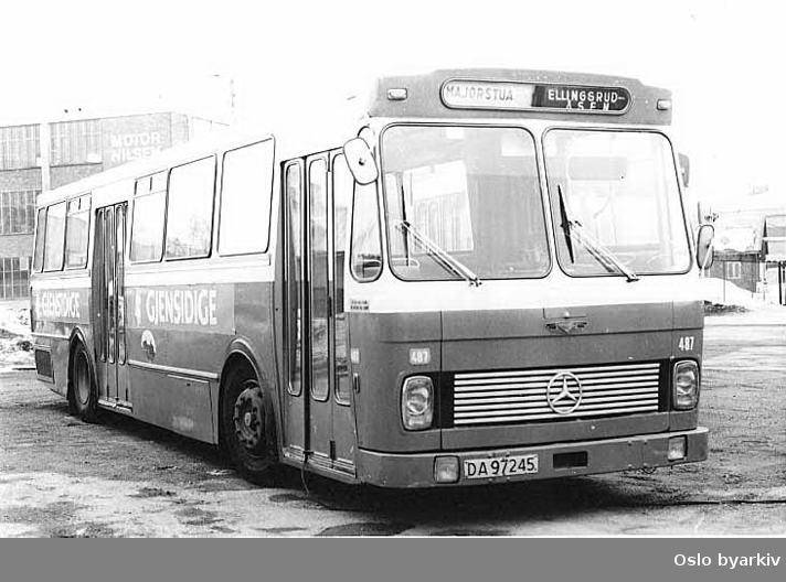 Buss, De Blå Omnibusser, DBO buss 487 som sporveisbuss linje 22 til Ellingsrudåsen. Fotografert i Alnabru garasje. Registrert første gang 11.05.1973