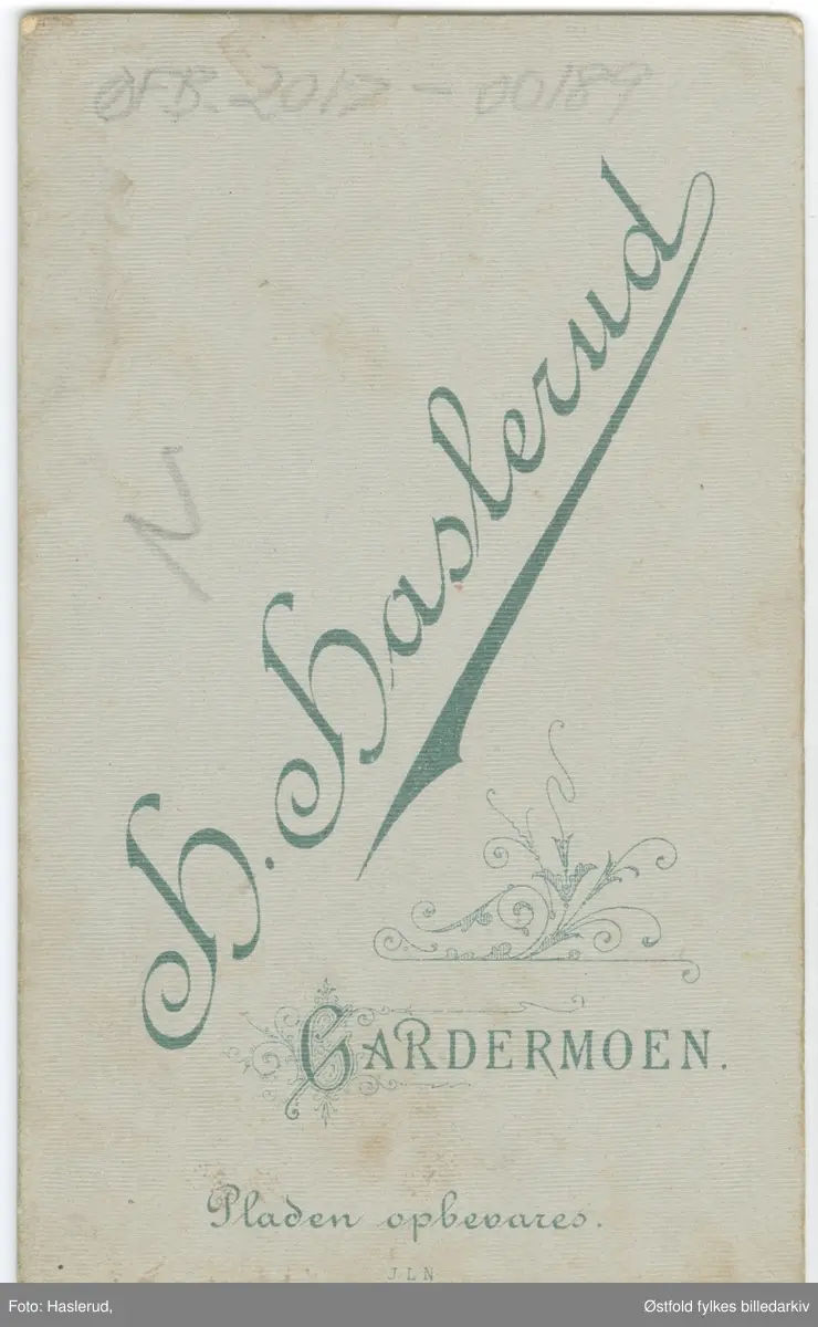 Portrett av liggende ukjent barn, visittkort, ca. 1900- 1910.