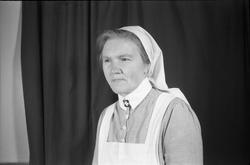 Portrett av uidentifisert kvinne i sykepleieruniform.