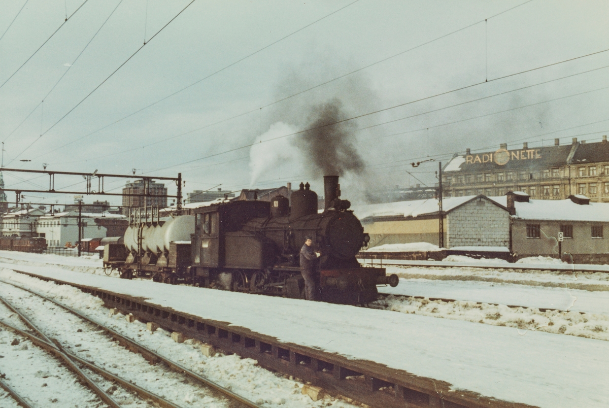 Damplokomotiv type 23b 441 i skiftetjeneste på Oslo Østbanestasjon, 13 bilder
