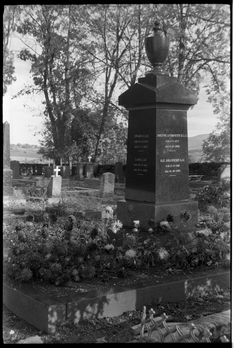 Gravstedet/Gravminnet for søsknene Lae på Hoff kirkegård.