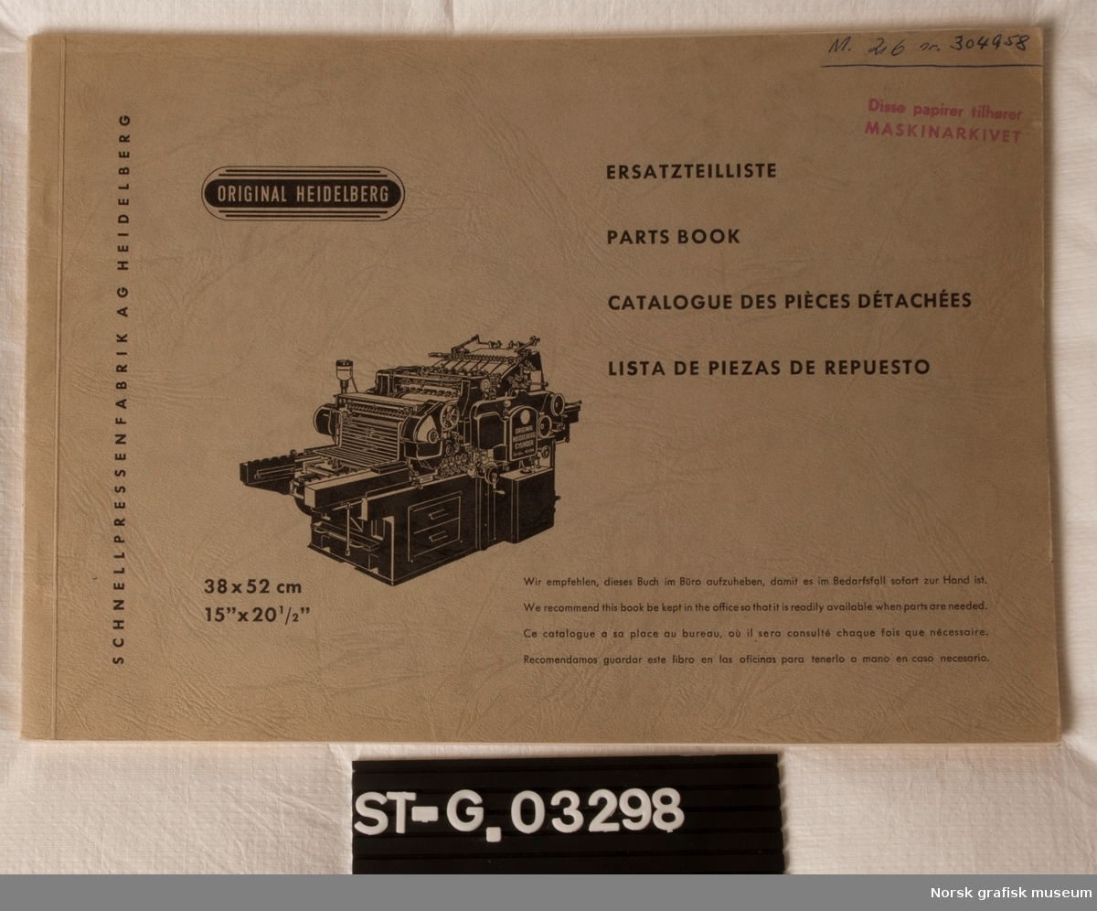 Katalog over reservedeler for Original Heidelberger Zylinder (sylinderpresse), 38 x 52 cm , 15" x 20". Original Heidelberg.
På tysk engelsk, fransk og spansk.