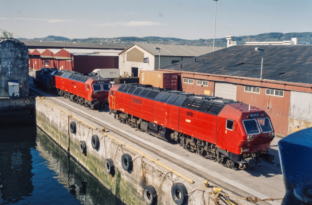 Fotoserie fra utskipningen av 11 diesellokomotiver type Di 6 i mai 1999.
