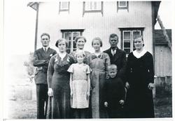 Familie Jakobsen fra Skatvik i Tranøy,1930.